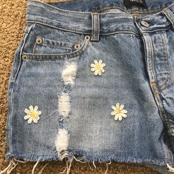 Rails size 25 jean shorts with daisies - Picture 3 of 5